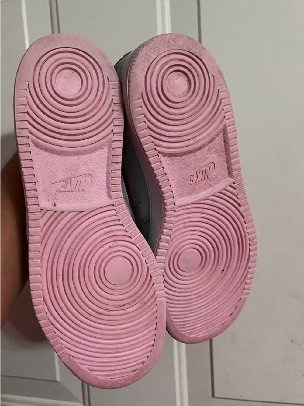 Nike Women’s Low-Top Sneaker in White, Gray & Pink - Picture 5 of 7